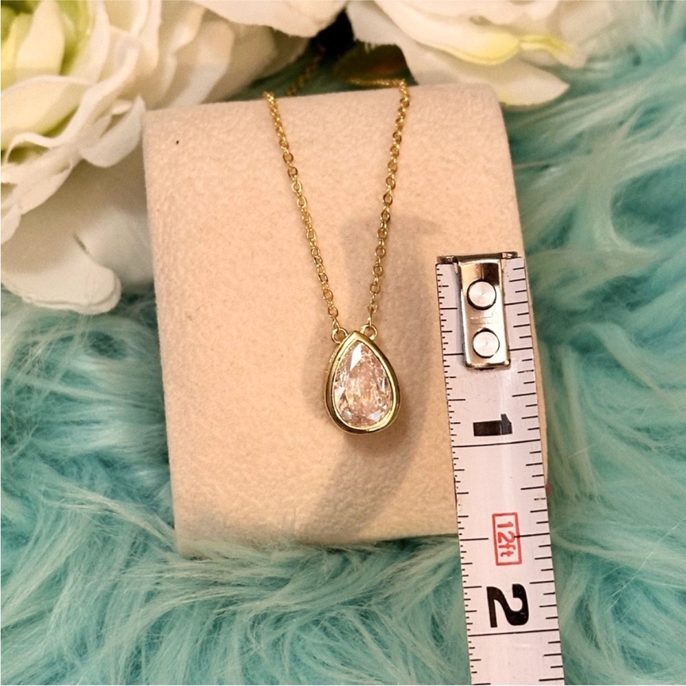 Elegant Gold Teardrop Gemstone Pendant Necklace NEW! - Picture 6 of 7